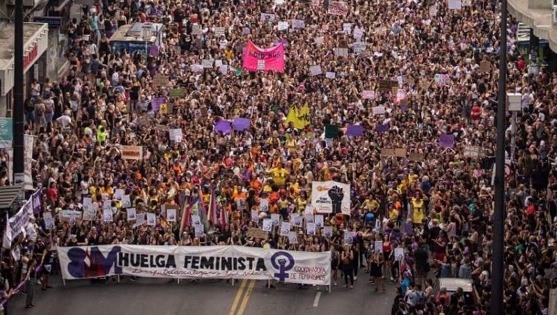 Representaciones del acoso sexual: análisis de un programa de televisión uruguayo en el 8M
